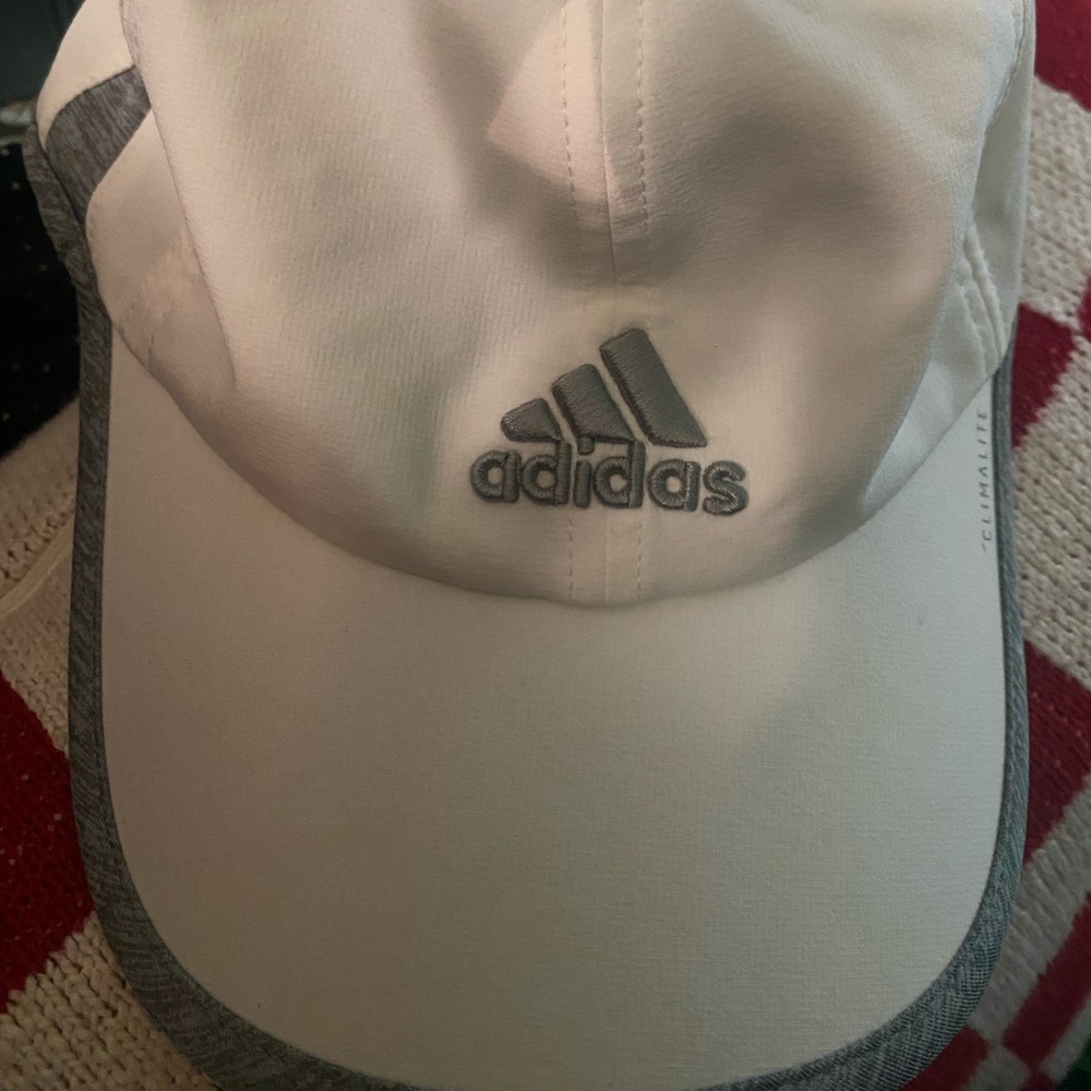 🩶NEW white and grey adidas hat🩶